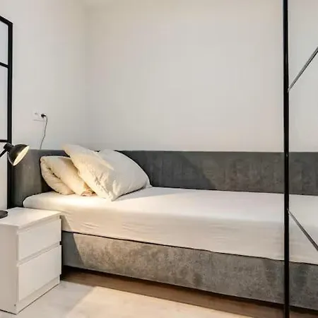 Appartement Skyflat Bratislava-new Near Airport Free Parking *