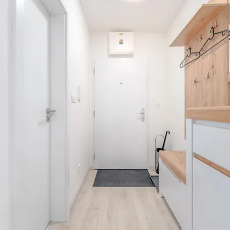 Skyflat Bratislava-new Near Airport Free Parking 아파트 브라티슬라바