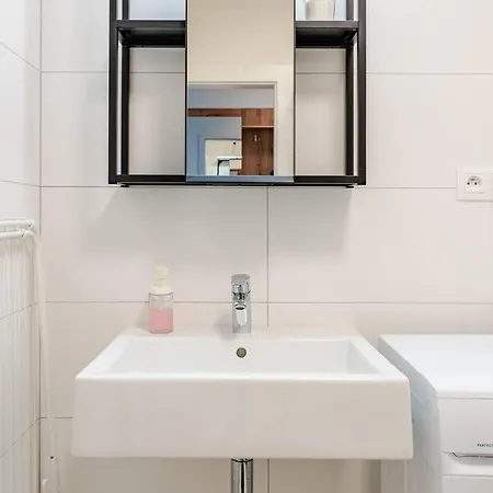 Apartamento Skyflat Bratislava-new Near Airport Free Parking